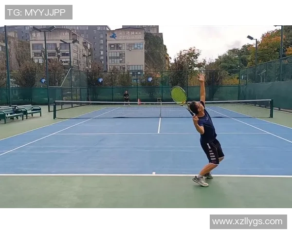 重庆网球队的灵活性揭秘：网球巨献背后的训练与策略探索